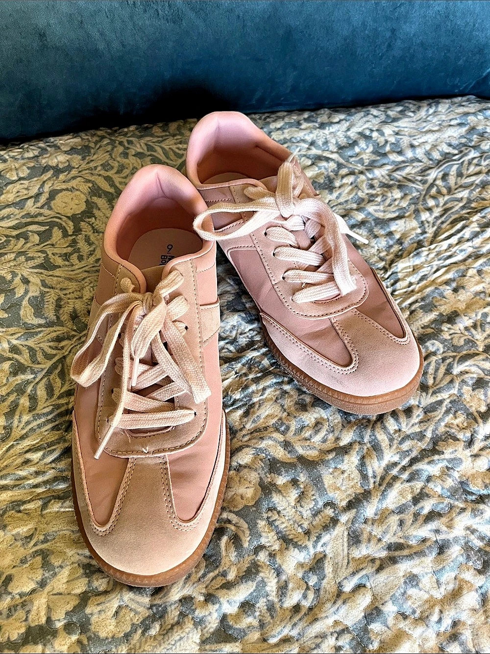 No Boundaries Pink Sneakers US 9